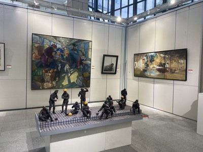 翰墨丹青颂华诞，躬耕教坛谱新篇——郑州大学庆祝中华人民共和国成立75周年教师作品展隆重开展