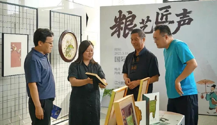 麦秆画惊艳亮相 非遗与粮食融合的艺术盛宴